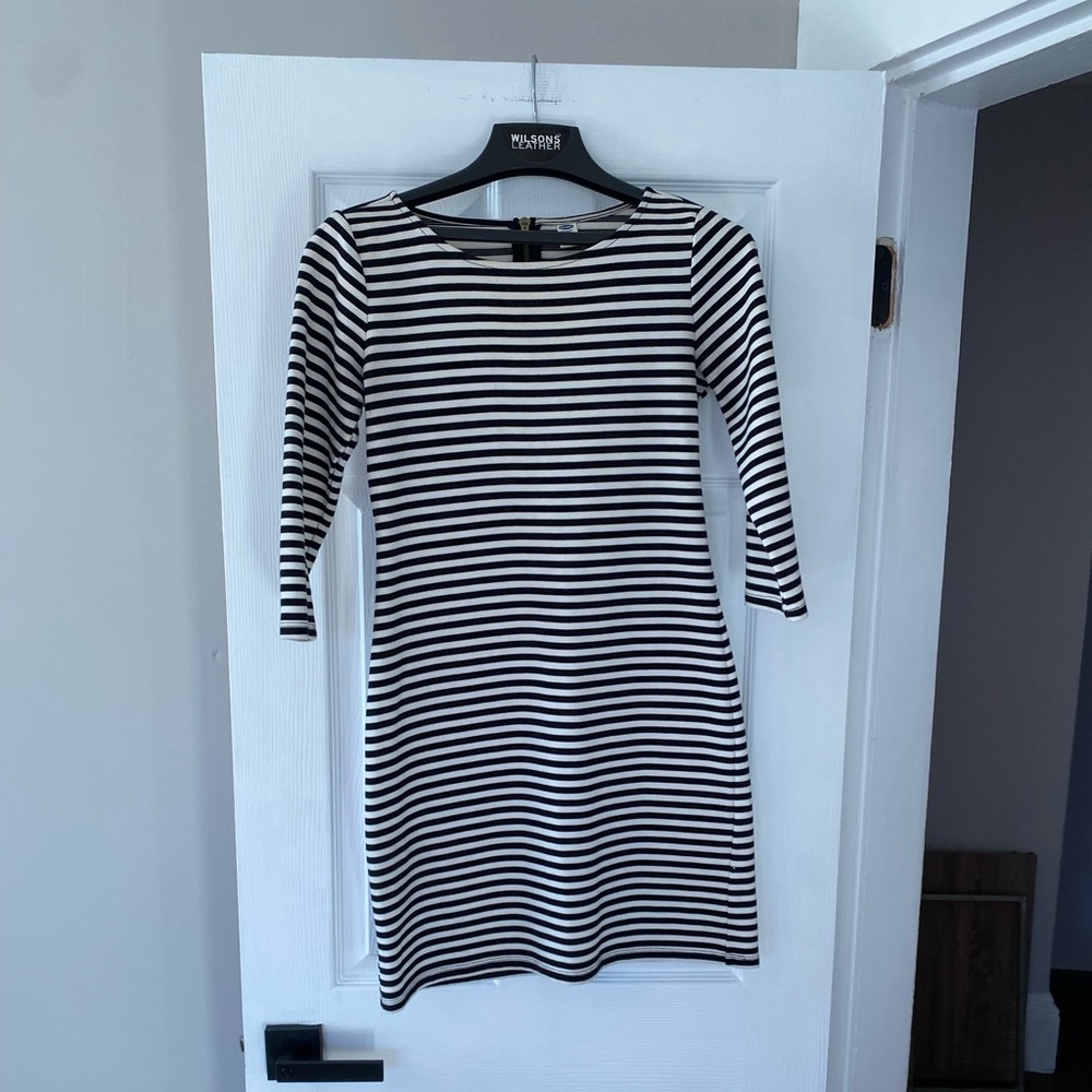 Old Navy 3/4 sleeve black white stripe ponte knit dress size small